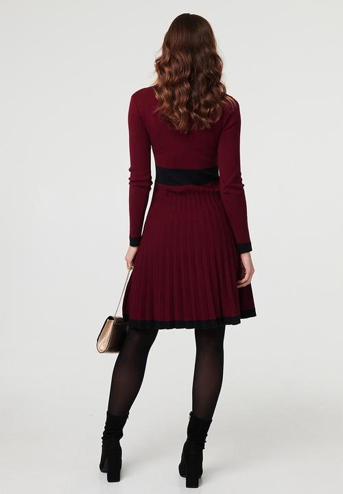 Stella Morgan - L/S Knitted Dress With Zip Placket Contrast Detail With Pleated Skirt - Multi Wine