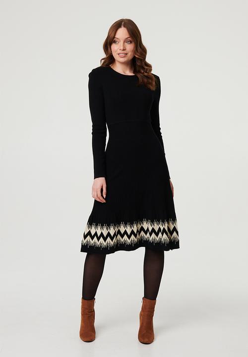 Izabel London - L/S Lighter Weight Knited Dress With Pattern At Hem - Black