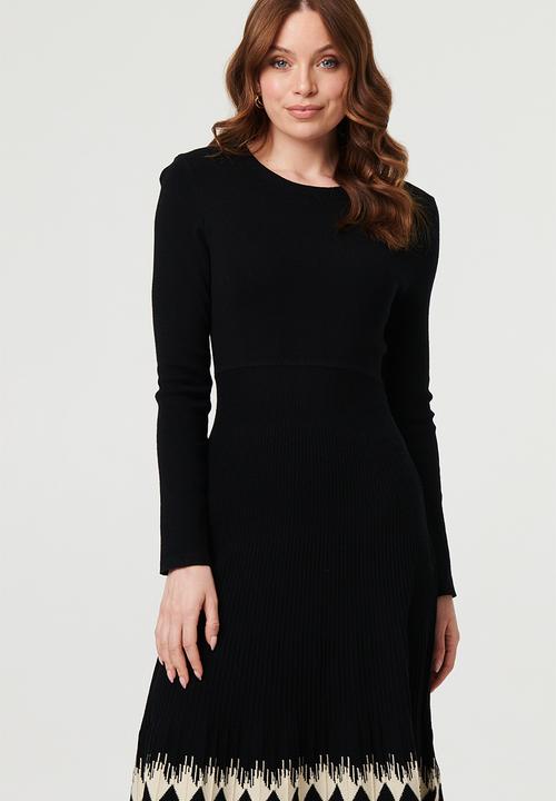 Izabel London - L/S Lighter Weight Knited Dress With Pattern At Hem - Black