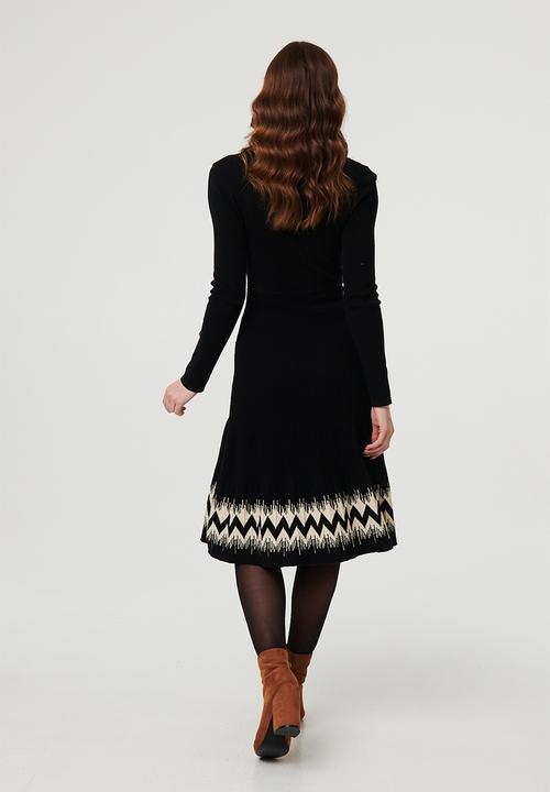 Izabel London - L/S Lighter Weight Knited Dress With Pattern At Hem - Black
