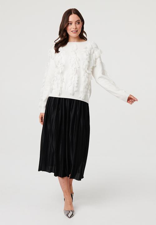 Izabel London - Long sleeve Crew Neck Sweater With Leaf Applique - White