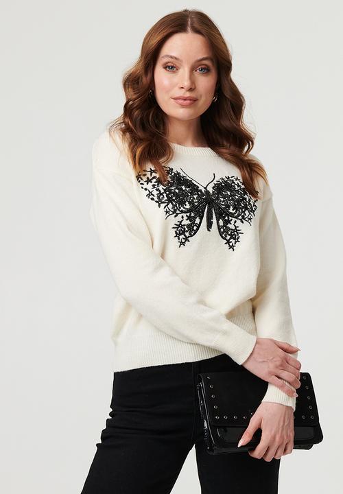 Izabel London - L/S Crew Neck Sweater With Butterfly Motif In Embroidery And Sequin Deail - White