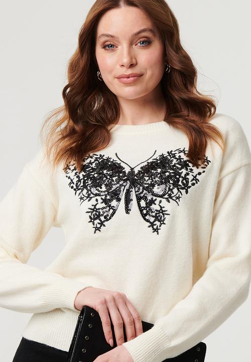 Izabel London - L/S Crew Neck Sweater With Butterfly Motif In Embroidery And Sequin Deail - White