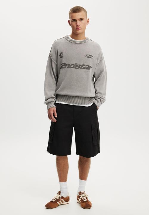 Cotton On - Washed Graphic Crew Knit - Washed Grey