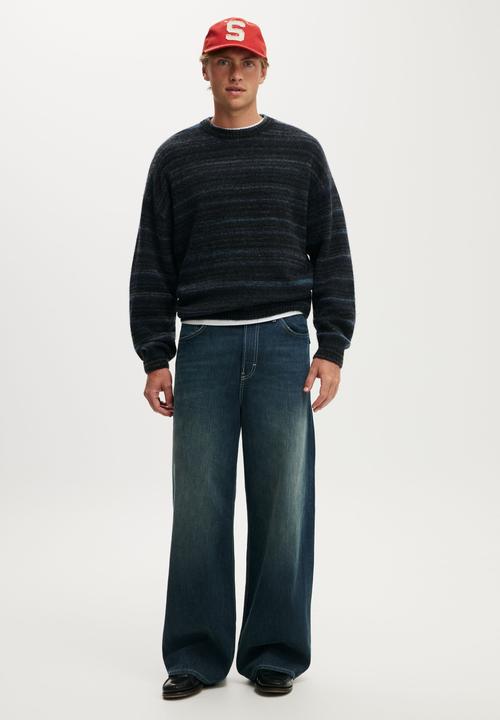 Cotton On - Box Fit Fuzzy Crew Knit - Black Stripe