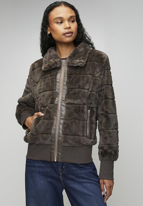 Izabel London - L/S Faux Fur Zip Through Jacket - Chocolatte
