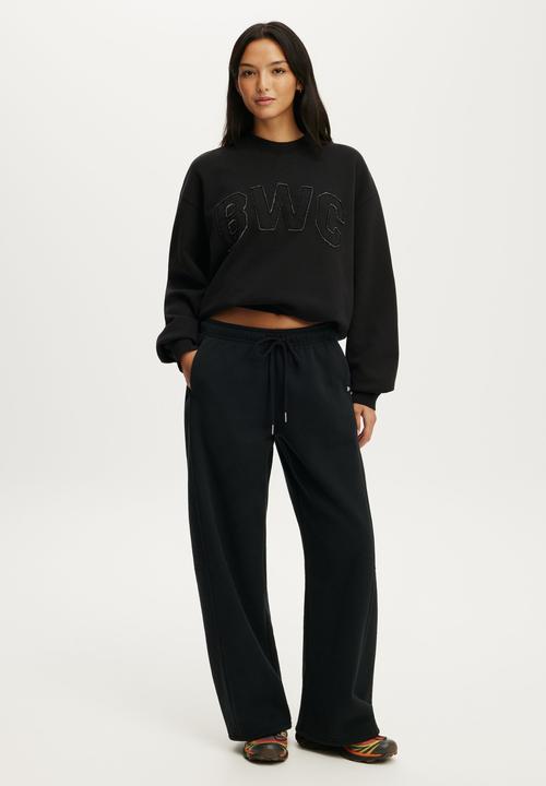 Cotton On - Fleece Graphic Crew Sweatshirt - Washed Black/Bwc