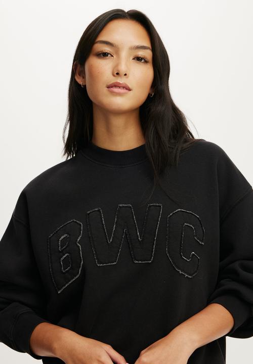 Cotton On - Fleece Graphic Crew Sweatshirt - Washed Black/Bwc