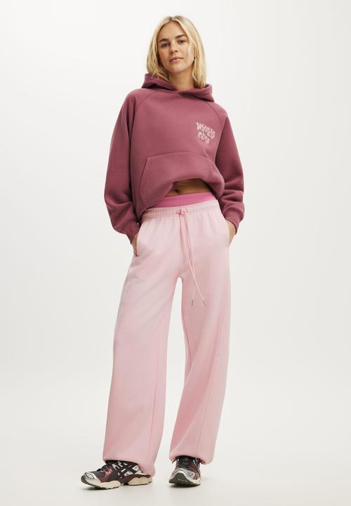 Cotton On - Plush Premium Graphic Raglan Hoodie - Dusty Rose/Bwc
