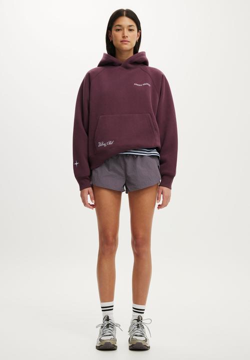 Cotton On - Plush Premium Graphic Raglan Hoodie - Choc Plum/Celestial