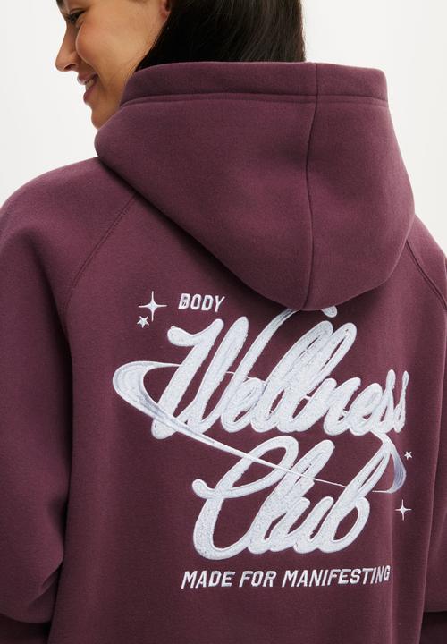 Cotton On - Plush Premium Graphic Raglan Hoodie - Choc Plum/Celestial
