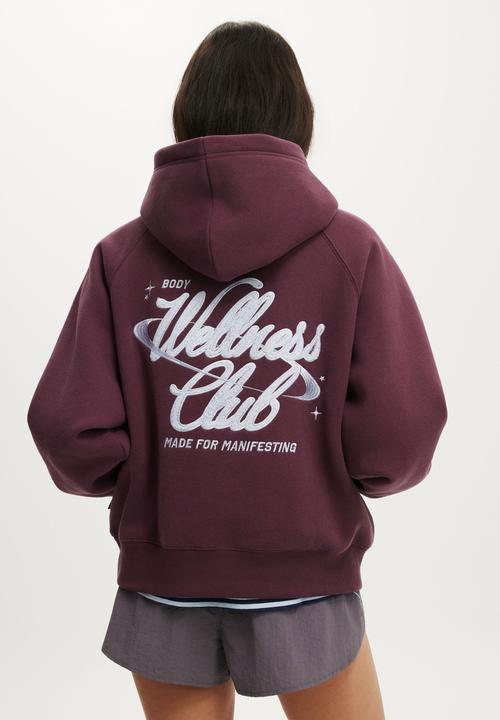 Cotton On - Plush Premium Graphic Raglan Hoodie - Choc Plum/Celestial