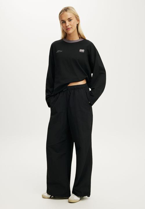 Cotton On - Long Sleeve Boxy Graphic Crew - Black/Bwc