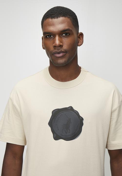POLO - Sainte Pjc Ss Wax Stamp Logo Tee - Stone