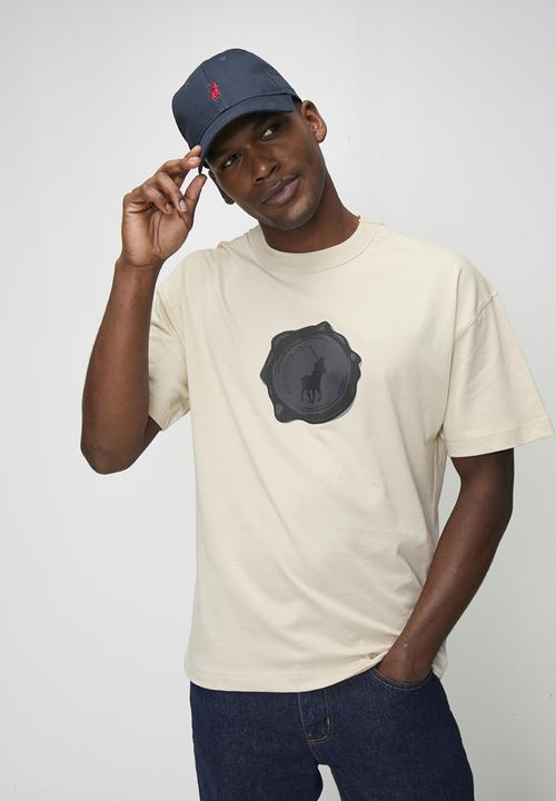 POLO - Sainte Pjc Ss Wax Stamp Logo Tee - Stone