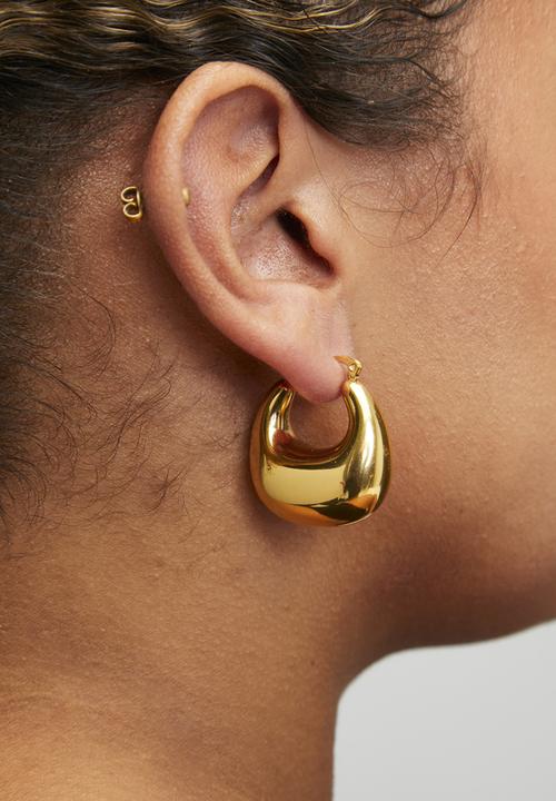 Zoe on Trend - Chunky bold hoop earrings - gold