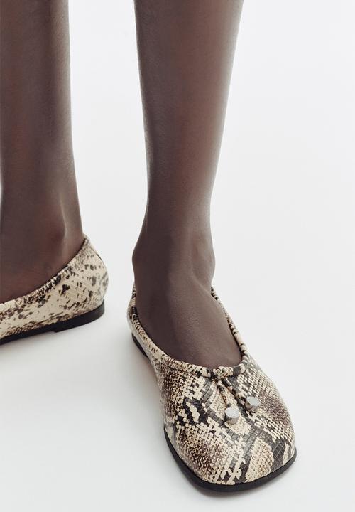 H&M - Stella McCartney H&M: Snakeskin-print ballet flats - beige
