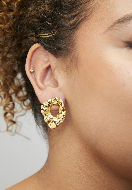 Zoe on Trend - Organic stud earrings - gold