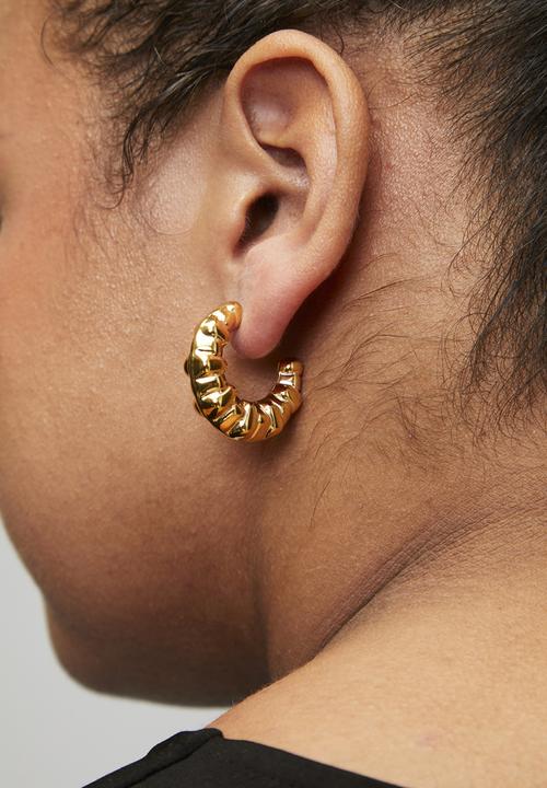 Zoe on Trend - Organic hoop earrings - gold