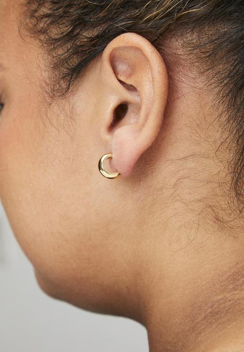 Zoe on Trend - Modern hoop earrings - gold