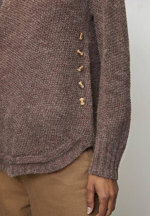 MANDI - Long Sleeve Waffle Sweater With Side Wood Buttons - Chocolate