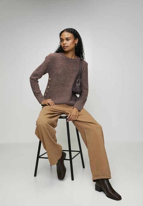 MANDI - Long Sleeve Waffle Sweater With Side Wood Buttons - Chocolate