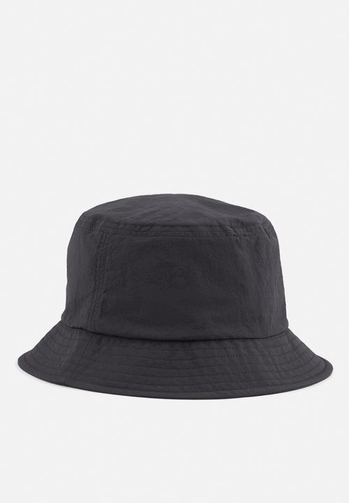 PUMA - Premium Ess Script Bucket Hat - Black