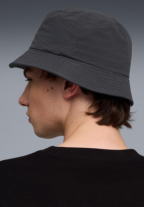 PUMA - Premium Ess Script Bucket Hat - Black