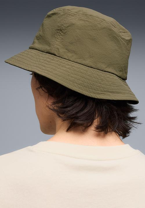 PUMA - Premium Ess Script Bucket Hat - Olive