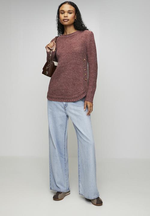 MANDI - L/S Waffle Sweater With Side Wood Buttons And Scooped Hem - Plum