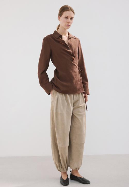 MANGO - Shirt gale - brown