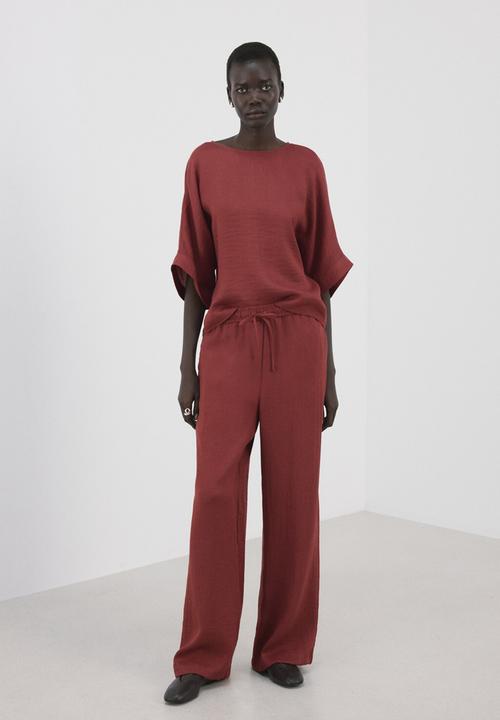 MANGO - Trousers salvia - red
