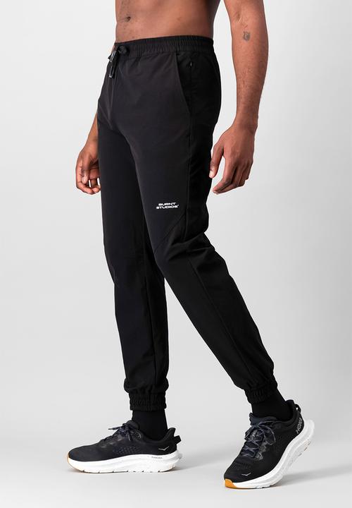 Burnt  - Fundamental warm performance jogger - black
