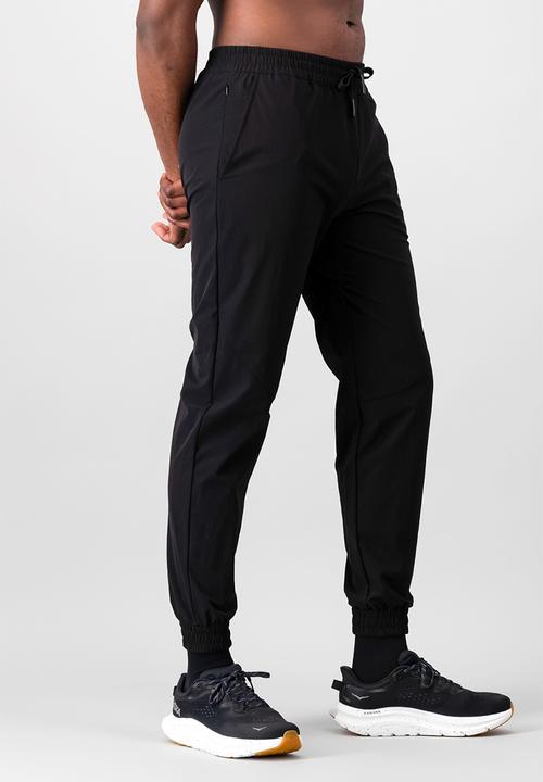 Burnt  - Fundamental warm performance jogger - black