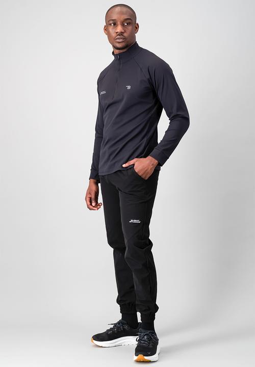 Burnt  - Fundamental warm performance jogger - black