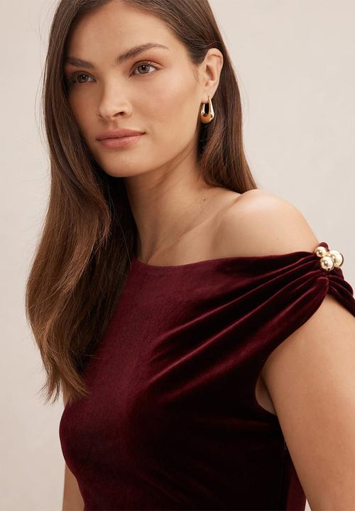 Forever New - Winslet off shoulder velvet dress in berry