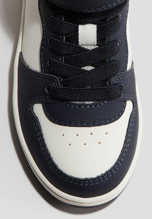 H&M - Hi-top trainers - white/navy blue