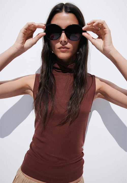 Fine-knit sleeveless polo-neck top - dark red