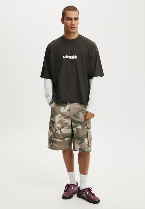 Cotton On - Cropped Fit Graphic T-Shirt - Faded Slate / Utopia