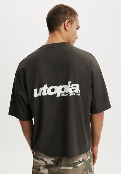 Cotton On - Cropped Fit Graphic T-Shirt - Faded Slate / Utopia