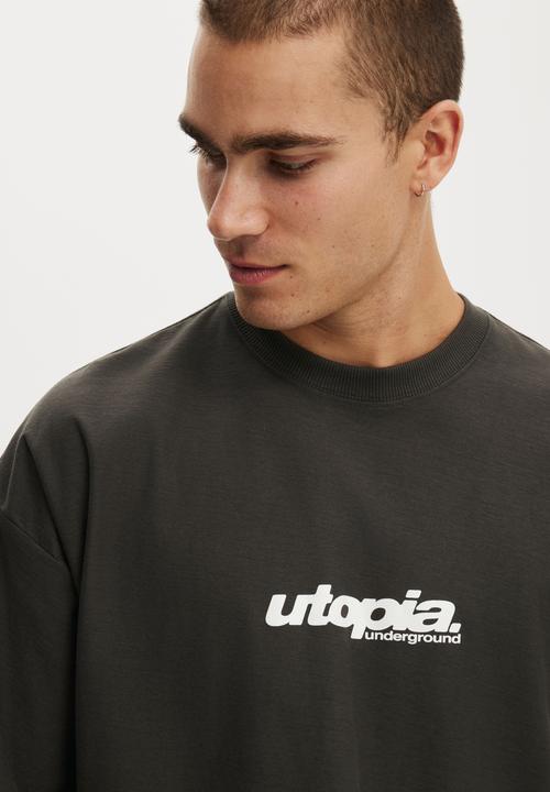 Cotton On - Cropped Fit Graphic T-Shirt - Faded Slate / Utopia