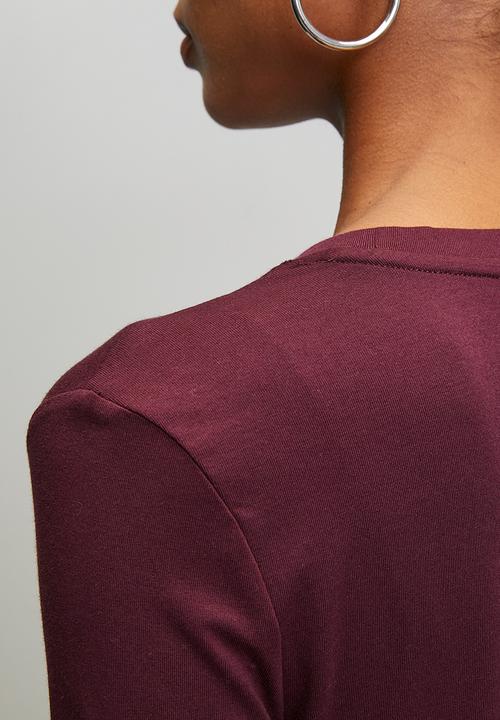 GUESS - Lds Script  Ls Top - Regal Plum