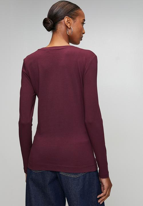 GUESS - Lds Script  Ls Top - Regal Plum