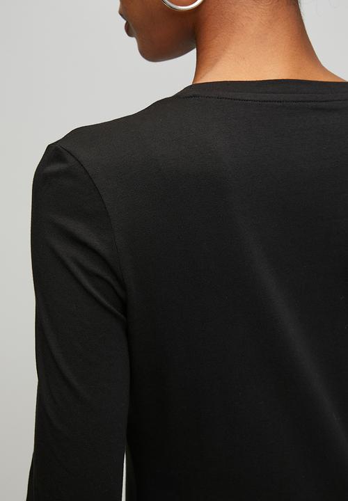 GUESS - Ls Cn Leo Triangle Tee - Jet Black A996