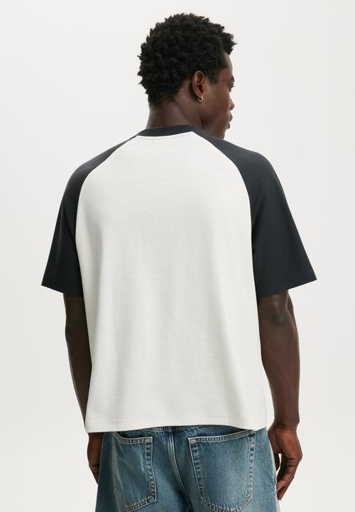 Cotton On - Cropped Fit Graphic T-Shirt - Creampuff / Washed Black - Worldwide