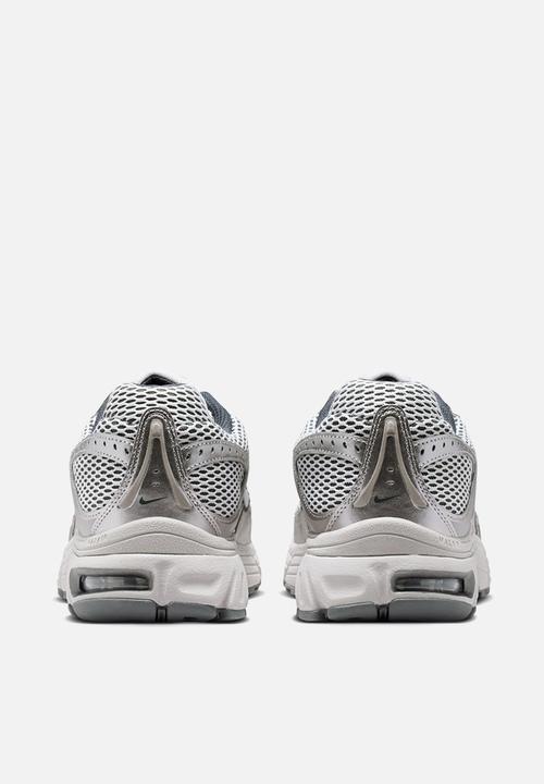 Nike - NIKE AIR MAX MOTO 2K