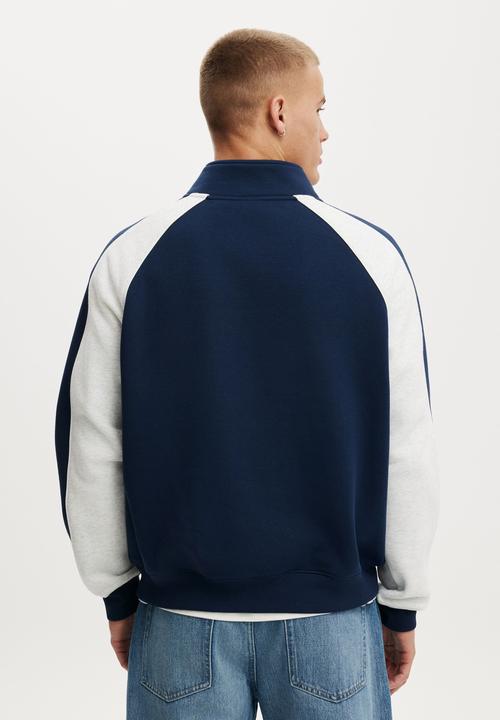 Cotton On - 1 4 Zip Graphic Fleece - Indigo / Riviera Blue