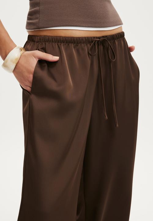 Cotton On - Dove Satin Pant - Dark Oak