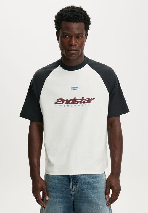 Cotton On - Cropped Fit Graphic T-Shirt - Creampuff / Midnight Blue / Worldwide