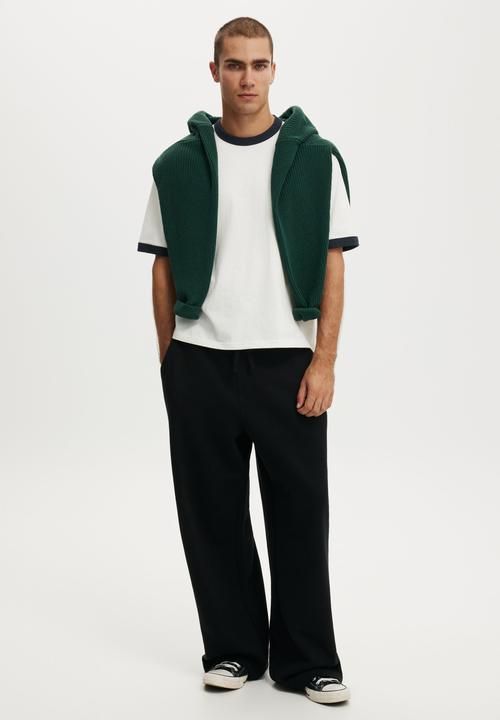 Cotton On - Super Baggy Track Pant- Black